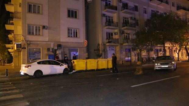 В Баку столкнулись два автомобиля: есть раненый - ВИДЕО