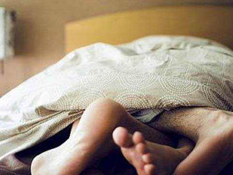 İlk görüşdə yatağa girən qadınlara kişilərin münasibəti - Qəribə araşdırma