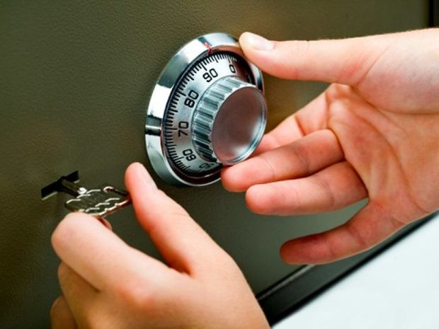 В одном из бакинских магазинов вскрыли сейф