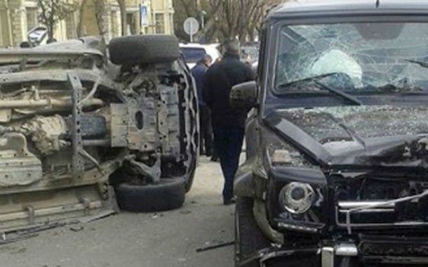 В Баку Gelandewagen протаранил 12 автомобилей - ВИДЕО