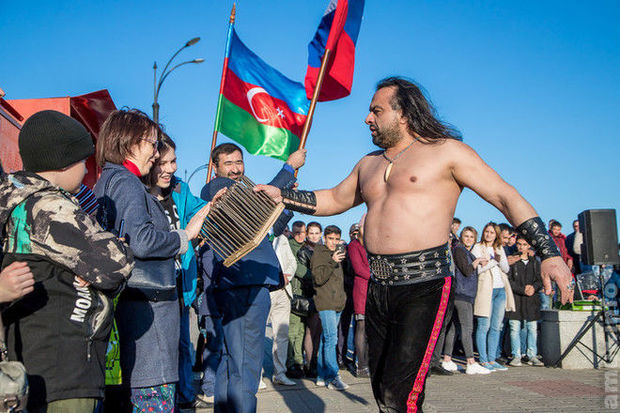 Азербайджанский силач шокировал россиян - ВИДЕО