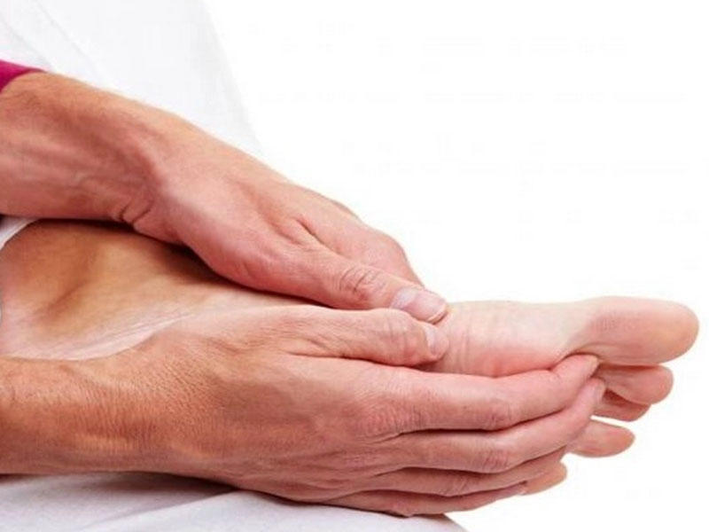 Ayaqlarda ağrılar bağırsaq xərçənginin simptomu çıxdı