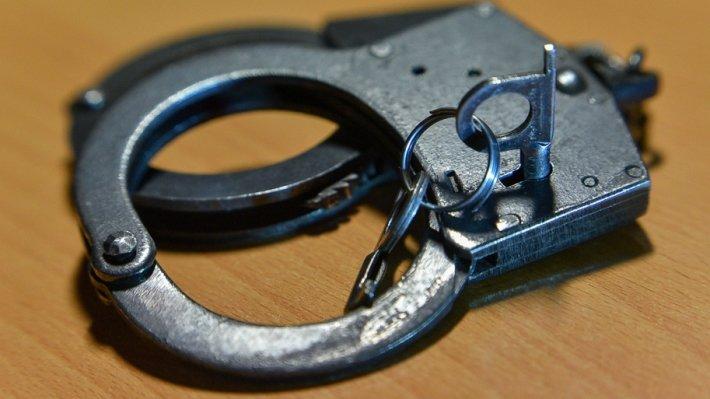 Американского миллиардера признали виновным в мошенническом сбыте опиоидов