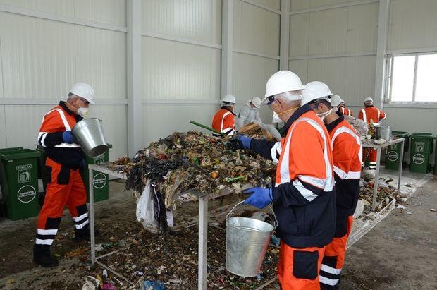 Британцы борются с бакинским мусором - ФОТО