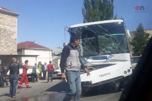 Bakıda avtobus qəzası: yaralılardan 2-sinin vəziyyəti ağrdır (YENİLƏNİB)