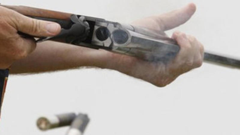 Azərbaycanda silahlı insident - Polisi görüb silahı atıb qaçdı