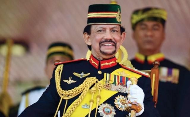 Bruney sultanı geri addım atdı - homoseksualların edamını təxirə saldı