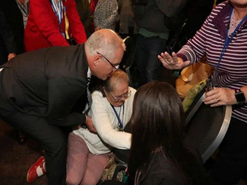 Avstraliyanın baş nazirinə yumurta hücumu - VİDEO