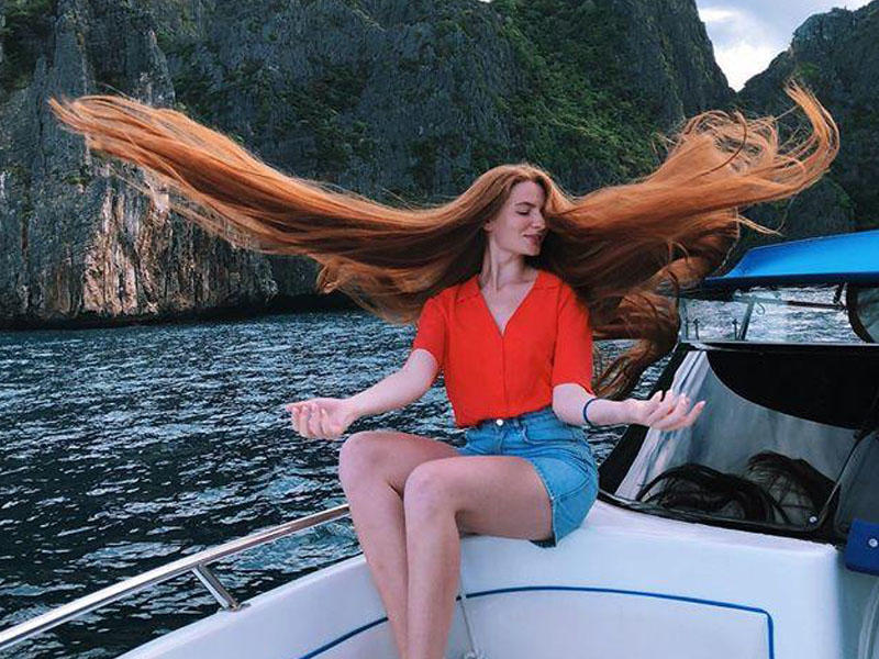 Keçəl idi, indi isə saçları ilə pul qazanır - FOTO