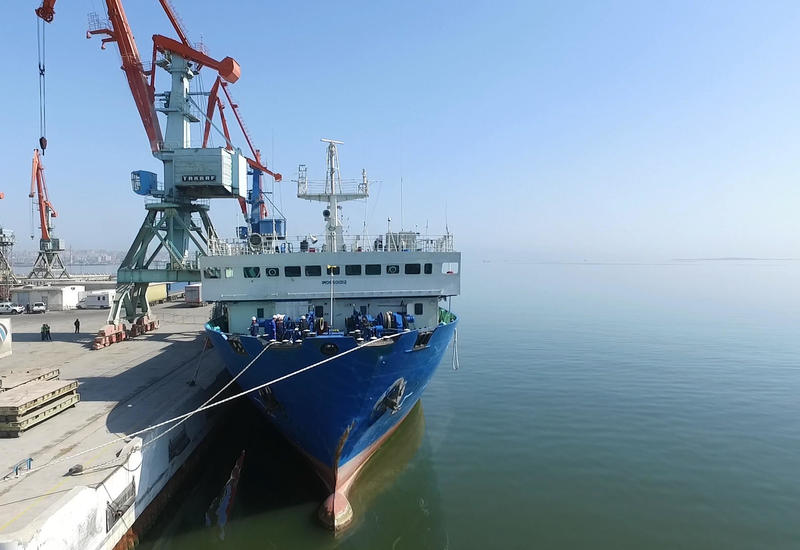 Названа причина сильного пожара на корабле в Баку