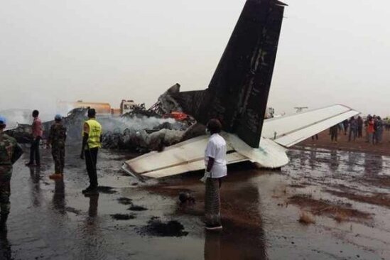 Daha bir qəza: Təyyarə üç hissəyə bölündü