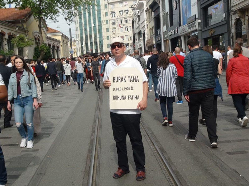 Özünə başdaşı düzəltdirən kişi həmin daşla küçəni gəzdi - FOTO