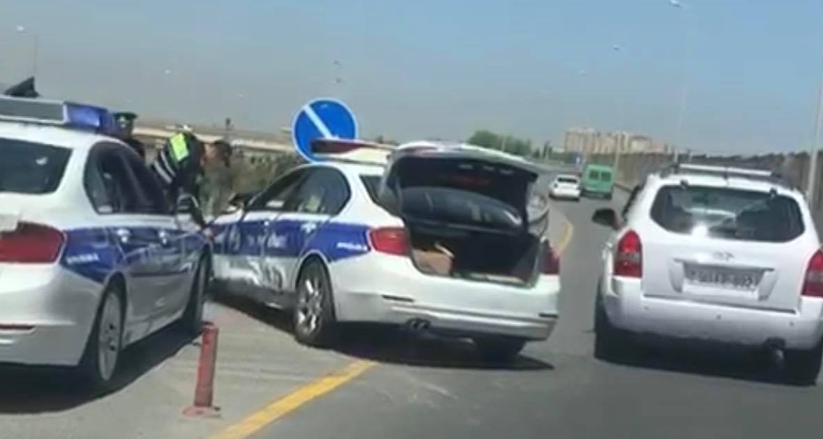 Bakıda yol polisi qəzaya düşdü - VİDEO