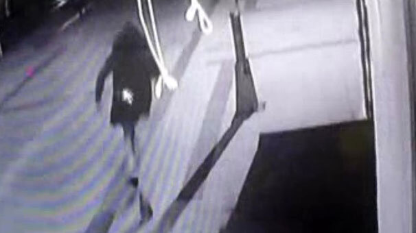 İki kişi qadını döyüb başına oyun açdılar - FOTO