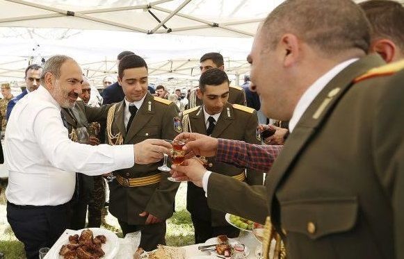 Визит Пашиняна в Шушу: апрельские бои могут повториться