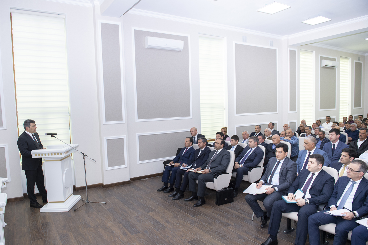 KƏND TƏSƏRRÜFATI NAZİRİ İNAM KƏRİMOV AĞSUDA FERMERLƏRLƏ GÖRÜŞÜB