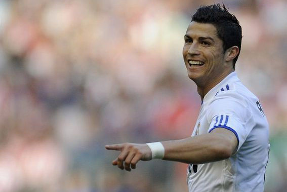 Ronaldu “Roma” müdafiəçisinin boyunu ələ salıb - VİDEO