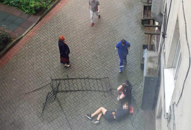 Женщина отдав детей свекрови бросилась с 8 этажа ВИДЕО