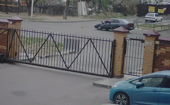 В России ребенок дважды попал под машину – ВИДЕО