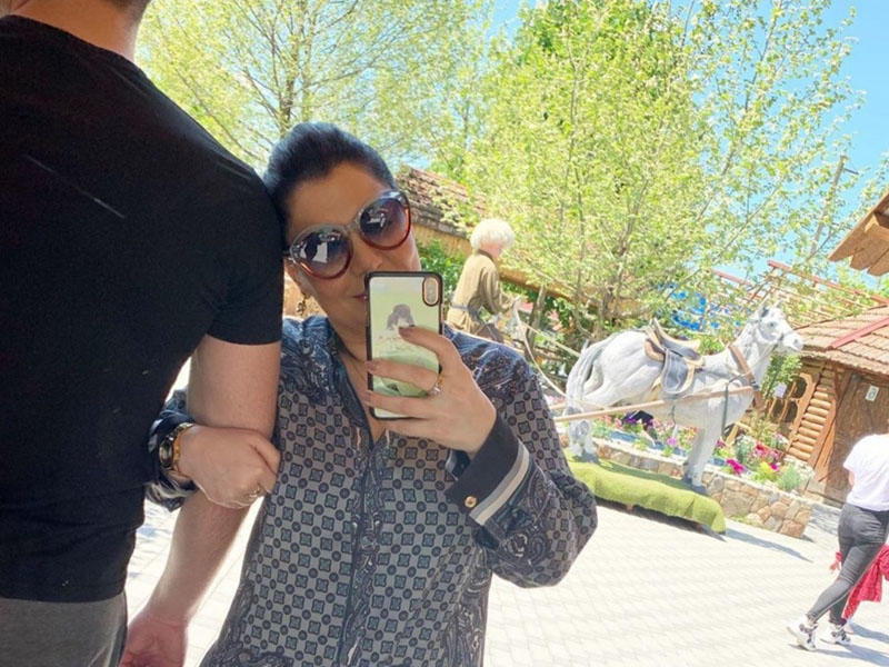 Xatun oğlunu gizlədir - FOTO