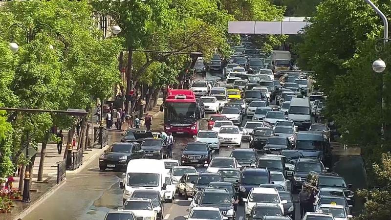 Bu küçədə sıxlıq yarandı - Sürücülərin DİQQƏTİNƏ