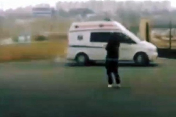 Videosu yayılan tibb bacısını maşın vuraraq öldürdü - VİDEO