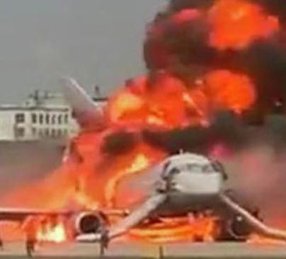 Полная картина крушения самолета в московском аэропорту