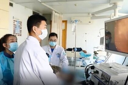 Qohumlarına əsəbləşib boyunbağını uddu