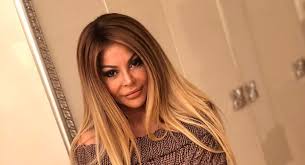 Aygün Kazımova küçədə mahnı ifa etdi — VİDEO