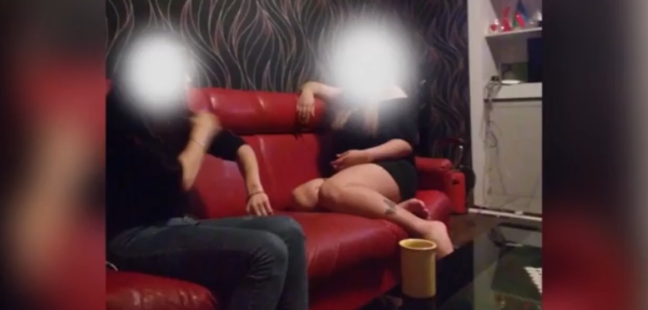 Masaj salonunda əxlaqsızlıq edən qadınlar iş başında yaxalandı: biabırçı – VİDEO