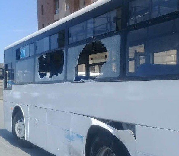 SON DƏQİQƏ:Bakıda sərnişin avtobusu kranla toqquşdu: xəsarət alanlar var (FOTO)