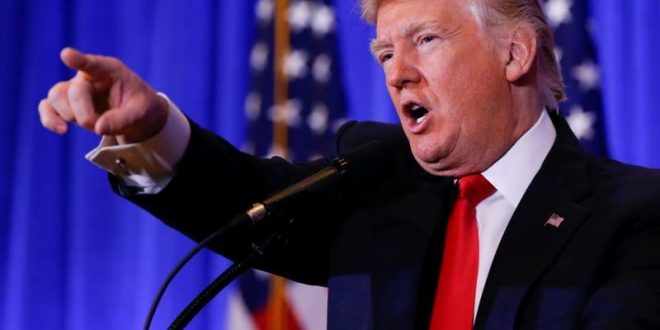 Trampın şəkli olan corabla onun görüşünə getdi – Foto