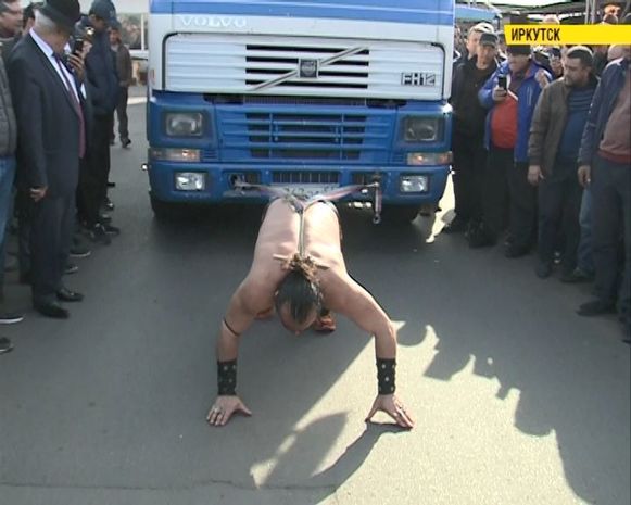 Azərbaycanlı pəhləvan növbəti dəfə rusiyalıları heyrətə gətirdi - VİDEO