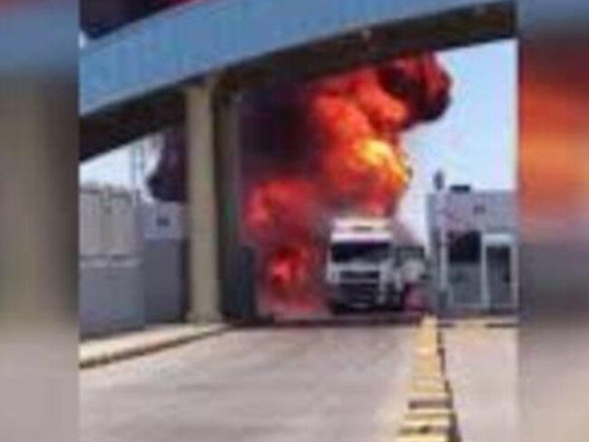 Azərbaycan-Türkiyə sərhədində partlayış: Yanacaq tankeri alışdı - VİDEO