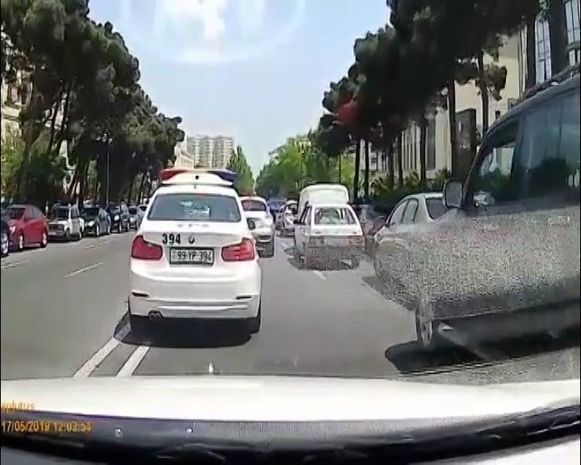 Bakıda DYP maşını yol hərəkəti qaydalarını kobud şəkildə pozdu - VİDEO