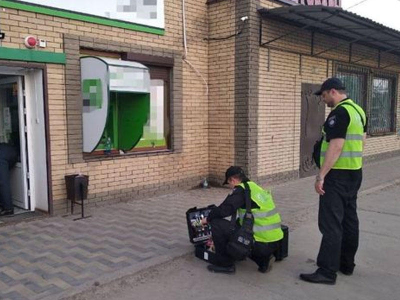 Ukraynada bankda qumbara partladılıb - Ölən və yaralananlar var