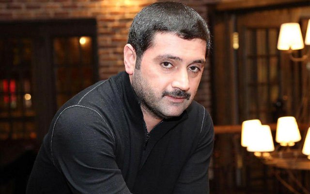 İzzət biabır etdi: “Soyunub, çılpaq fotolarını…” - VİDEO