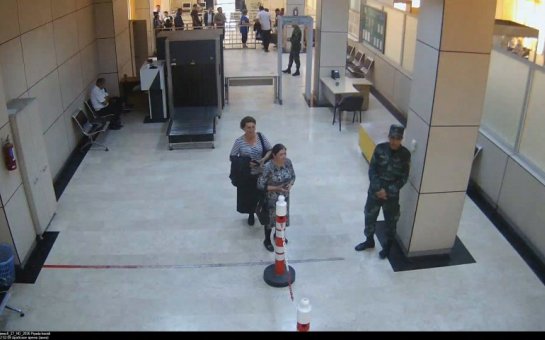 ''Əşyalarımızı gömrükdə saxlayıb, rüşvət istəyirlər''