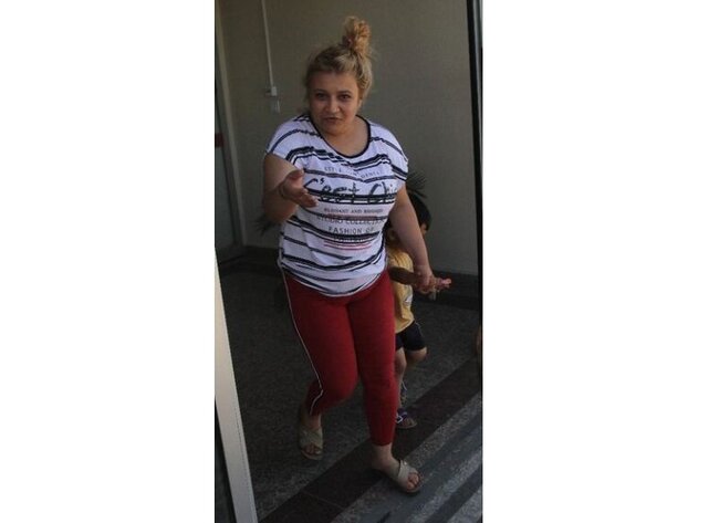 Kişi ondan pul istəyən arvadının əllərini dişlədi - foto