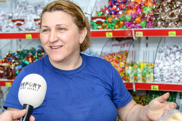 İlham Əliyevlə söhbət edən satıcı: 