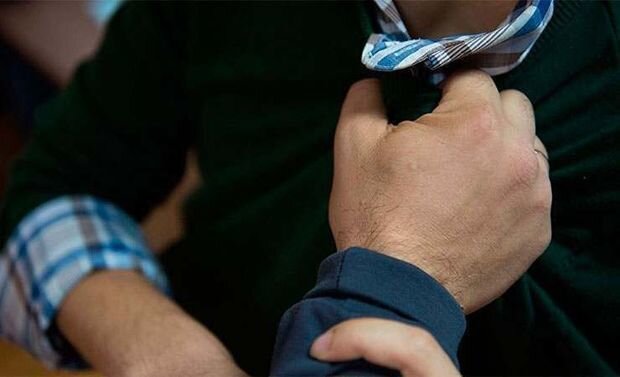 Gəzintiyə getməyi təklif edən müəllimi vəhşicəsinə döydülər - Azərbaycanda