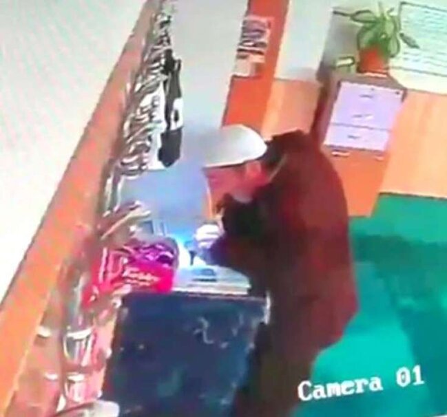 Yaşlı adam məsciddə bu halda yaxalandı /VİDEO