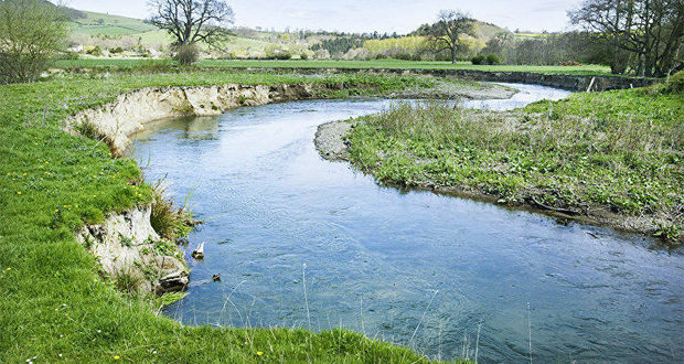 Üç yaşlı uşaq çayı keçərkən suda boğulub öldü