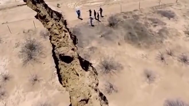 DƏHŞƏT: Yer qəfil yarıldı - Yeni okean yaranır? / VİDEO