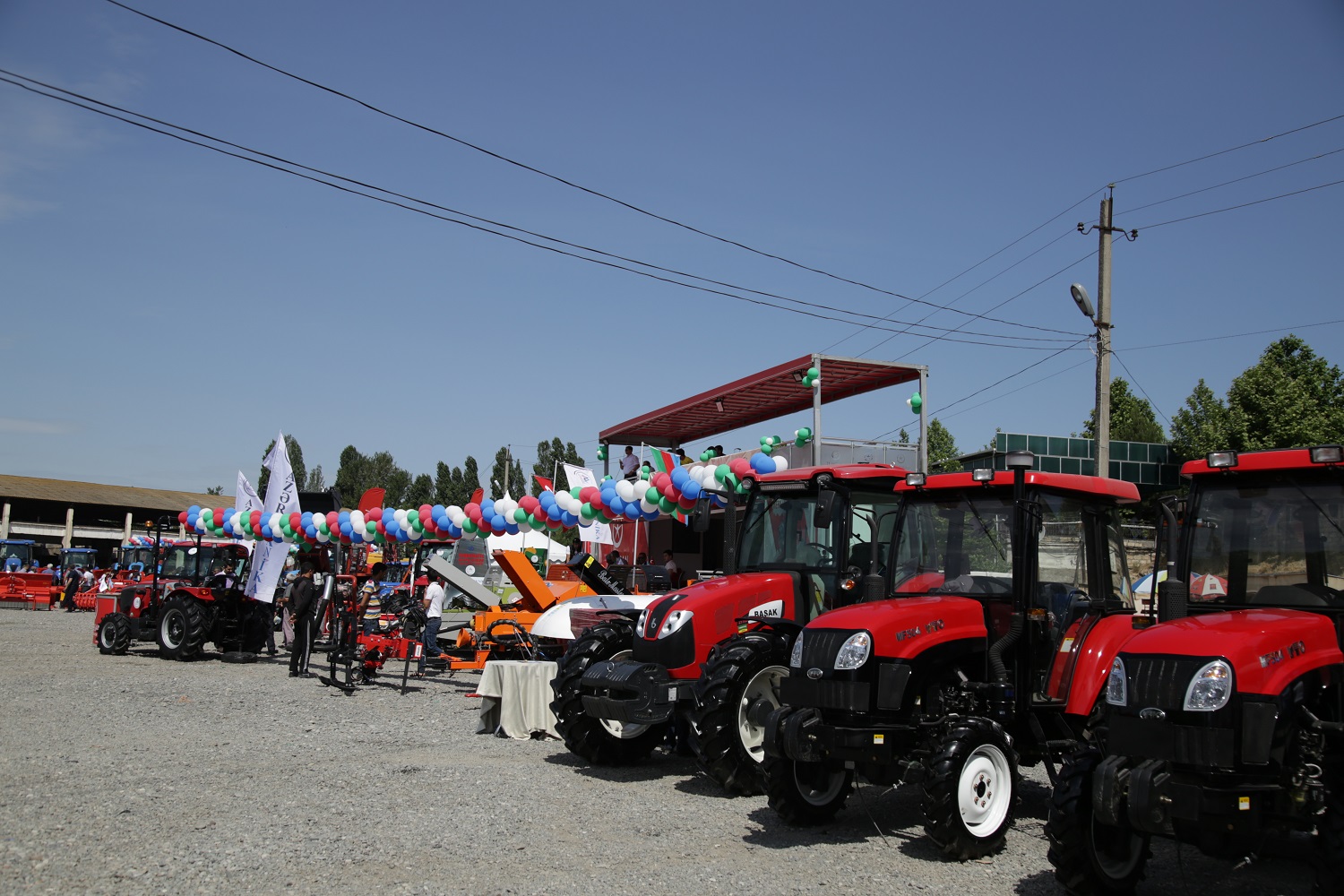 BƏRDƏDƏ KƏND TƏSƏRRÜFATI TEXNİKASI YARMARKASI KEÇİRİLİR