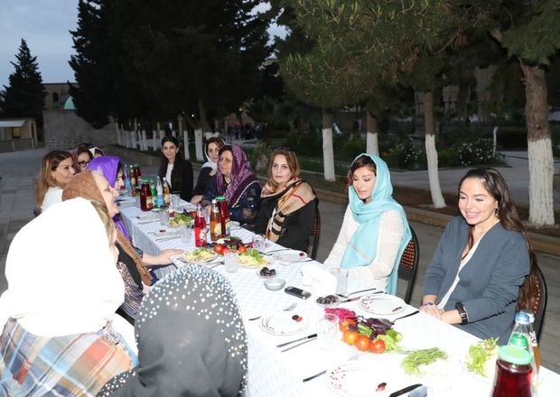 Birinci vitse-prezident Mehriban Əliyeva iftar mərasimində - FOTO
