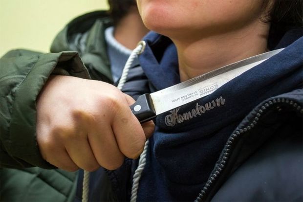 В Баку мужчине перерезали горло