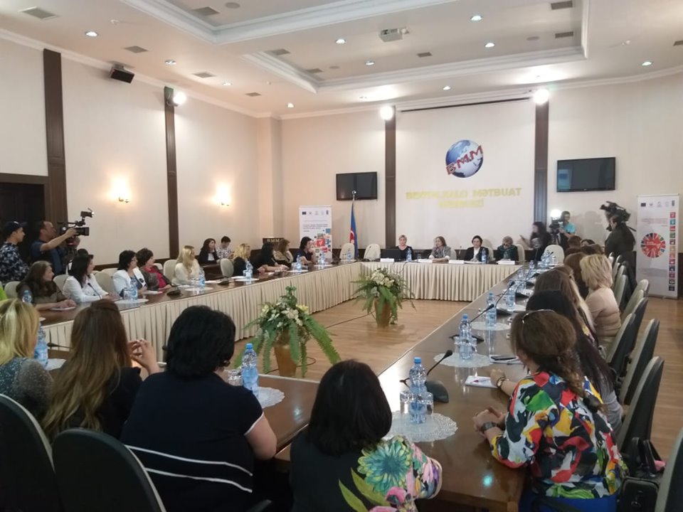 “Dayanıqlı İnkişaf Məqsədlərinin Tətbiqi Vasitəsilə Gender Əsaslı Bələdiyyələrin Təşviqi” layihəsi çərçivəsində Siyasi Partiyalarla Görüş