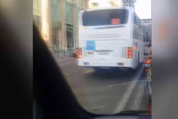 Bakıda içi sərnişin dolu avtobus əks yola çıxdı - VİDEO