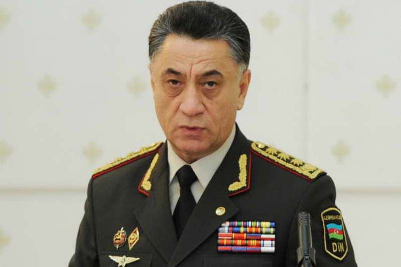 Ramil Usubov şou-biznes adamları ilə fotosu yayılan rəisi işdən çıxardı - FOTO